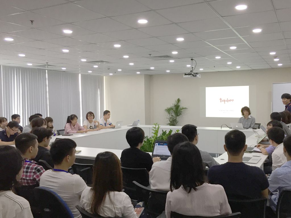 ベトナムのオフショア開発会社へのデザイン講義